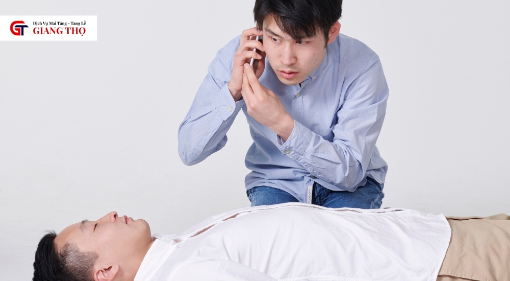 Trong tình huống khẩn cấp, liên hệ hotline Giang Thọ để gọi xe cấp cứu