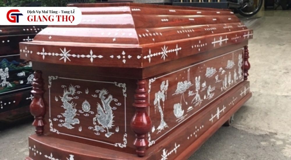 Quan tài địa táng được thiết kế chắc chắn để chịu lực nén của đất