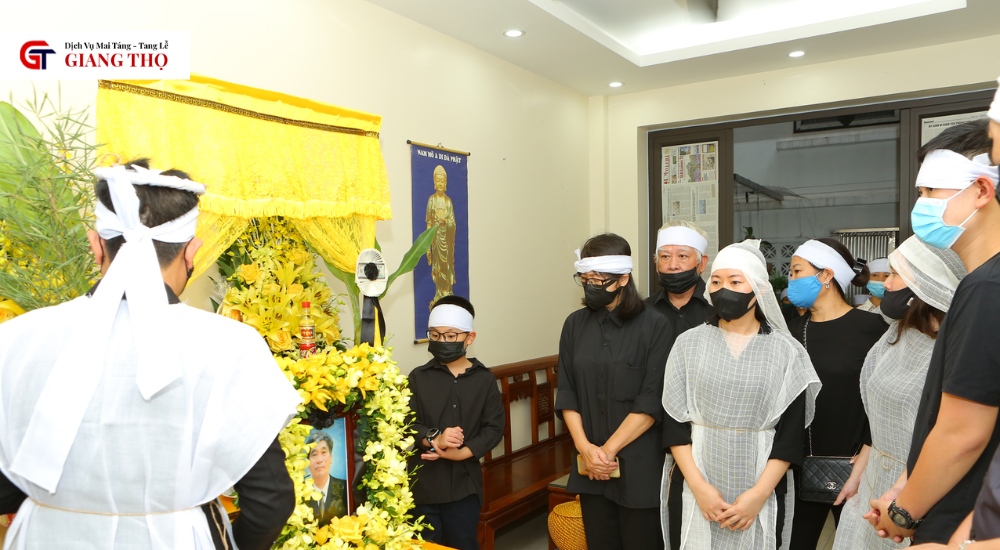 Đi đám tang mặc đồ gì