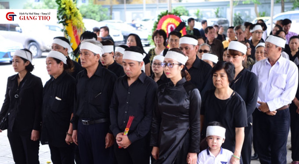 Đi đám tang mặc đồ gì