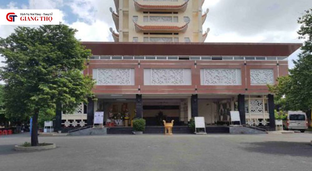 Khuôn viên có không gian rộng rãi thoáng mát