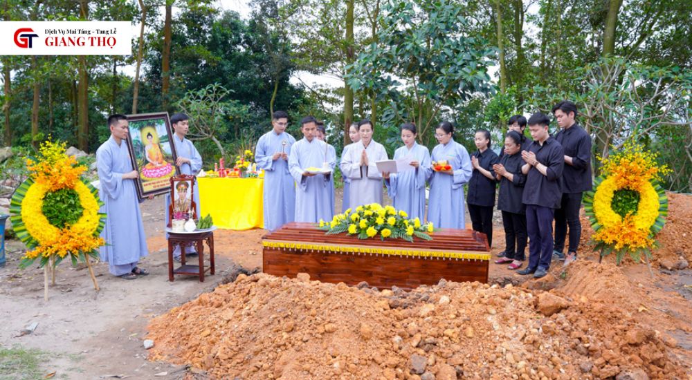 Linh cữu sẽ được hỏa táng hoặc an táng theo nghĩa trang