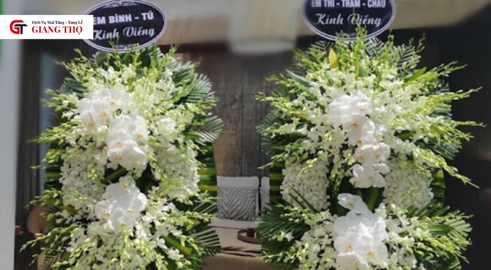 Phúng điếu là lời chia buồn và cầu an, thể hiện tình cảm và sự kính trọng với người đã khuất