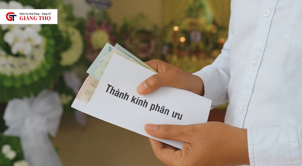 Nội dung phúng điếu ghi rõ tên người mất và lời chia buồn ngắn gọn