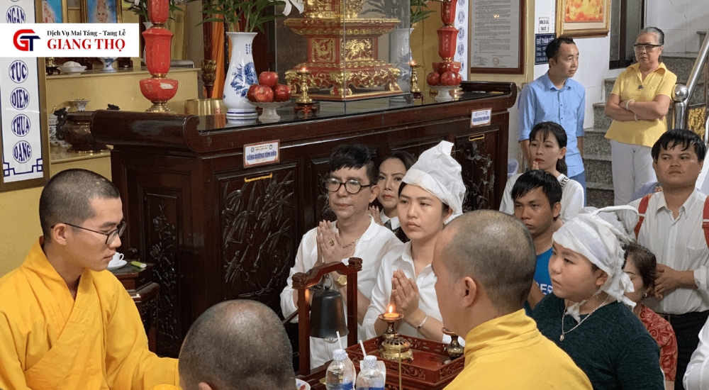 Cúng xả tang cần thực hiện đúng trình tự và trang nghiêm