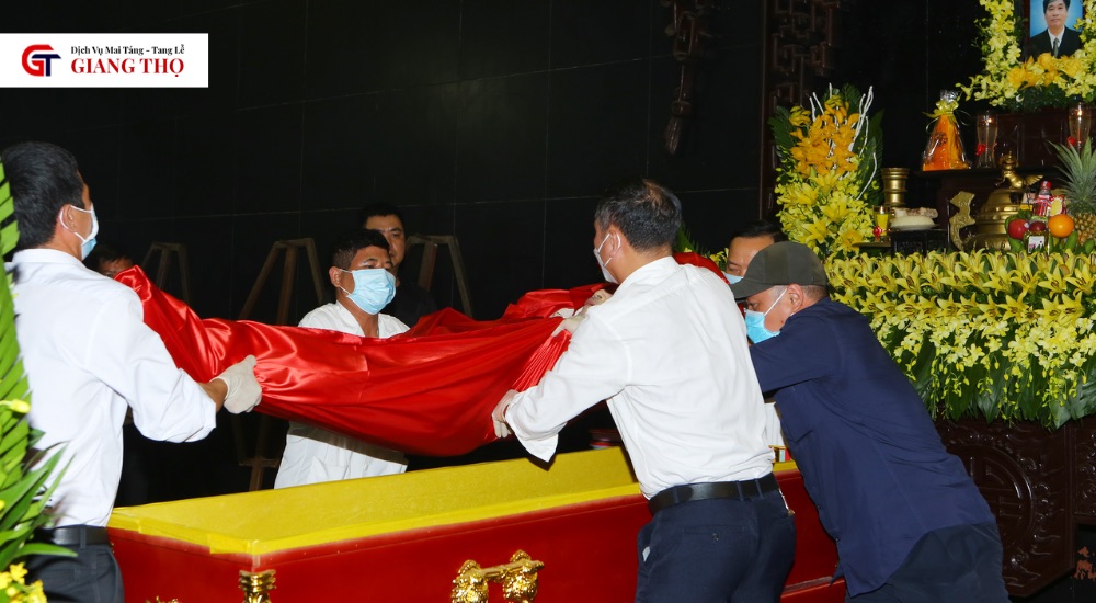 Gia đình chọn giờ tốt nhập quan cho người đã khuất