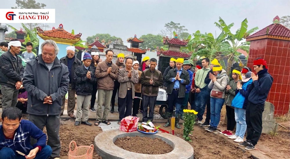 Lễ bốc mộ là nghi thức di dời hài cốt người đã khuất