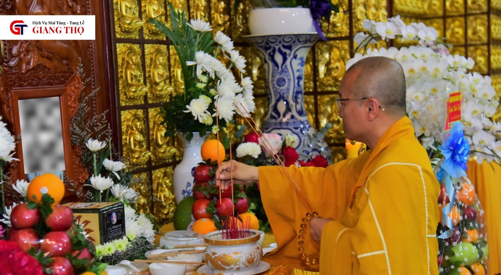 Lễ cúng tuần đầu giúp dẫn đường và trợ duyên cho linh hồn người đã khuất trong 49 ngày đầu