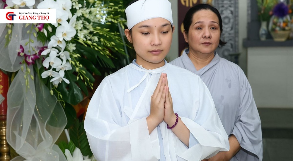 Phong tục đeo khăn tang thể hiện lòng hiếu kính với người đã khuất