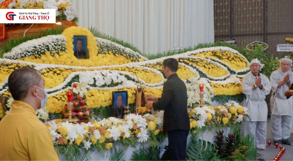 Tang lễ trang nghiêm, tỏ lòng hiếu kính