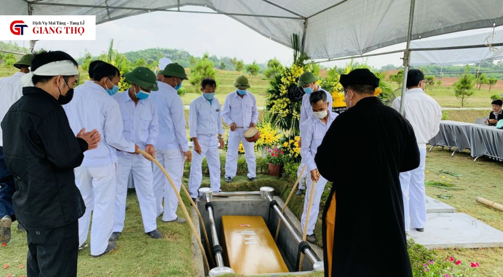 Thể hiện lòng thành kính với người đã khuất và sẻ chia tình cảm