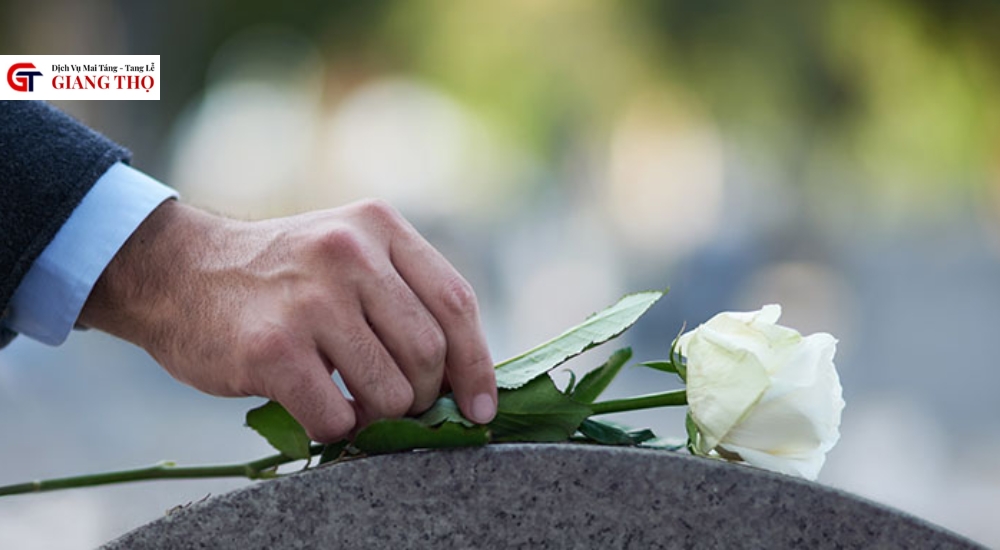 khi người thân mất nên làm gì đầu tiên
