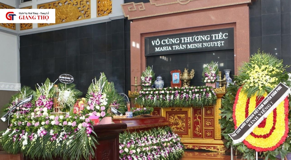 nên tổ chức tang lễ tại nhà hay nhà tang lễ