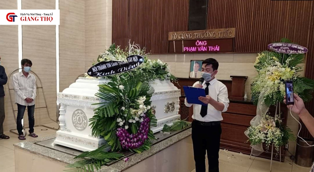 nên tổ chức tang lễ tại nhà hay nhà tang lễ