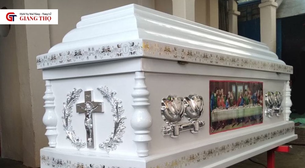 Màu sắc quan tài còn được chọn theo độ tuổi